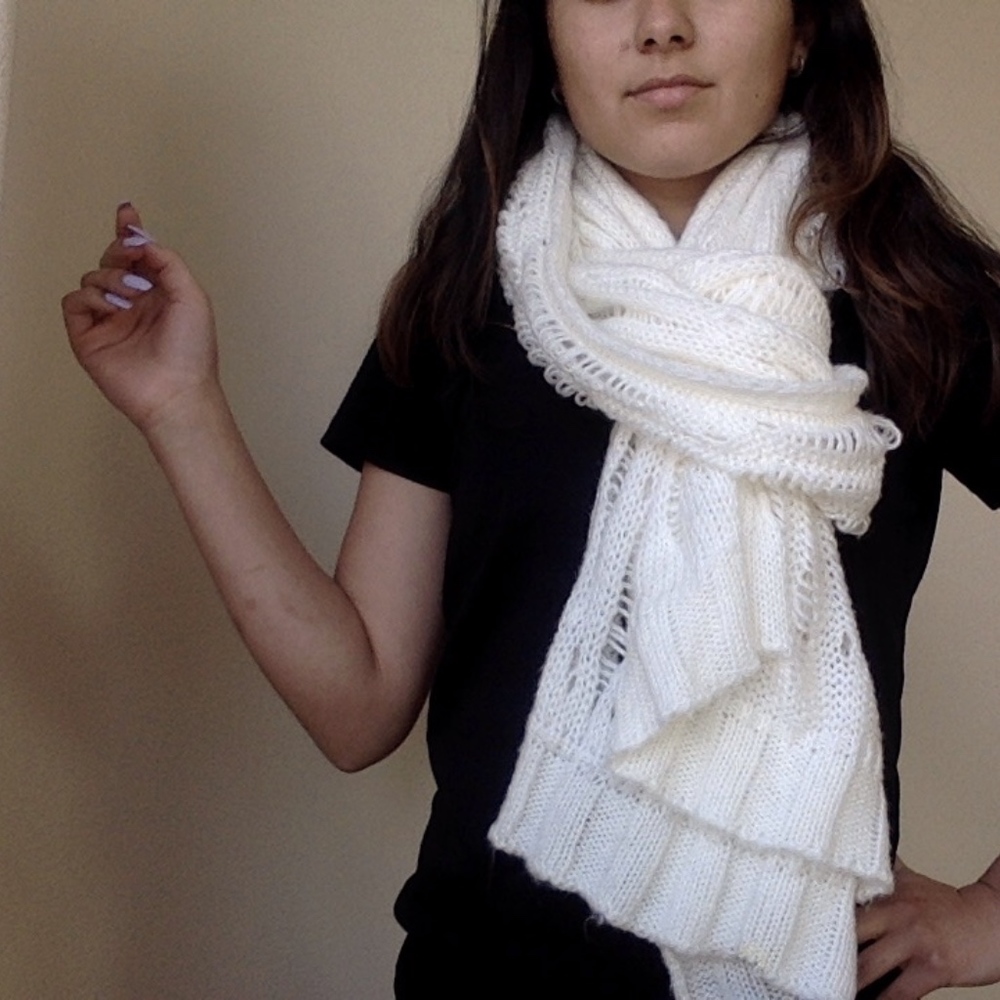 WHITE SCARF